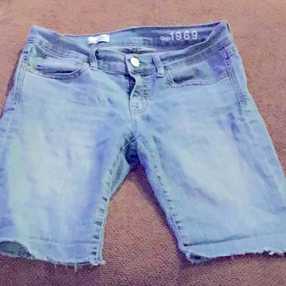 Gap 1969 woman’s Jean shorts size 6